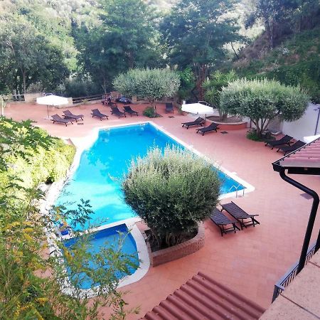 Residenza Mediterranea Дзамброне Екстериор снимка