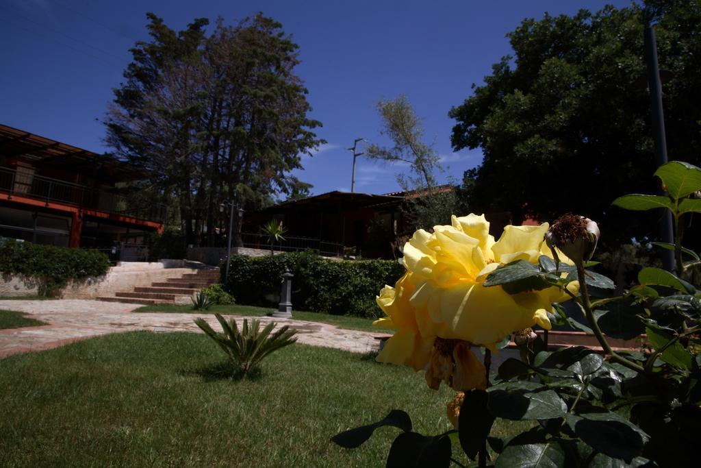 Residenza Mediterranea Дзамброне Екстериор снимка