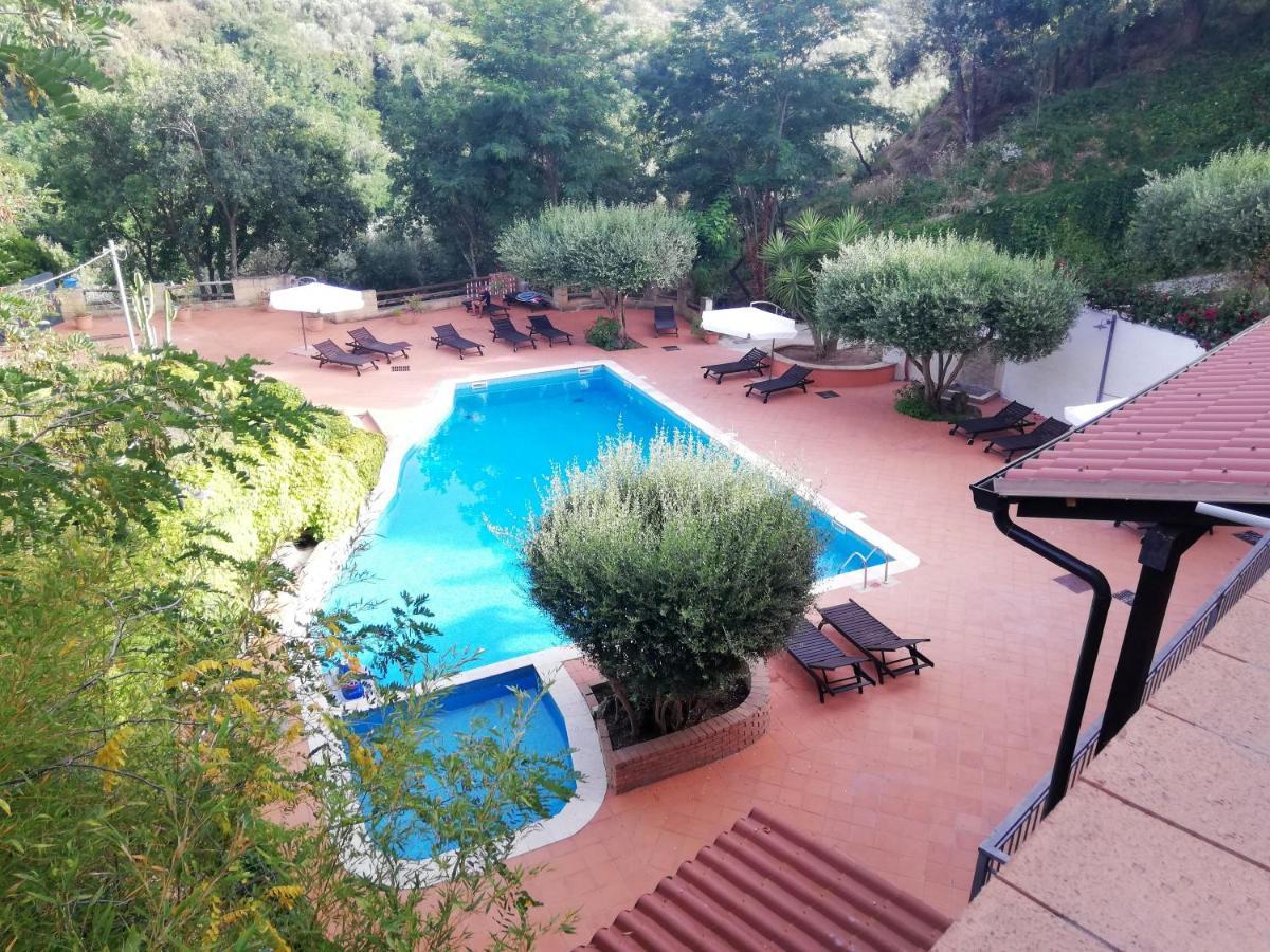 Residenza Mediterranea Дзамброне Екстериор снимка