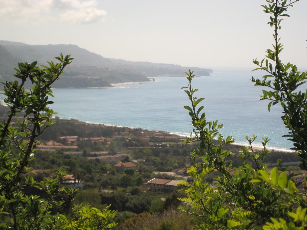 Residenza Mediterranea Дзамброне Екстериор снимка