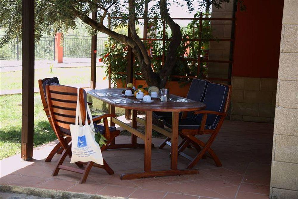 Residenza Mediterranea Дзамброне Екстериор снимка