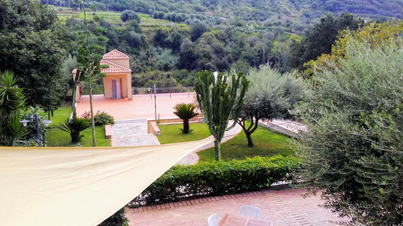 Residenza Mediterranea Дзамброне Екстериор снимка
