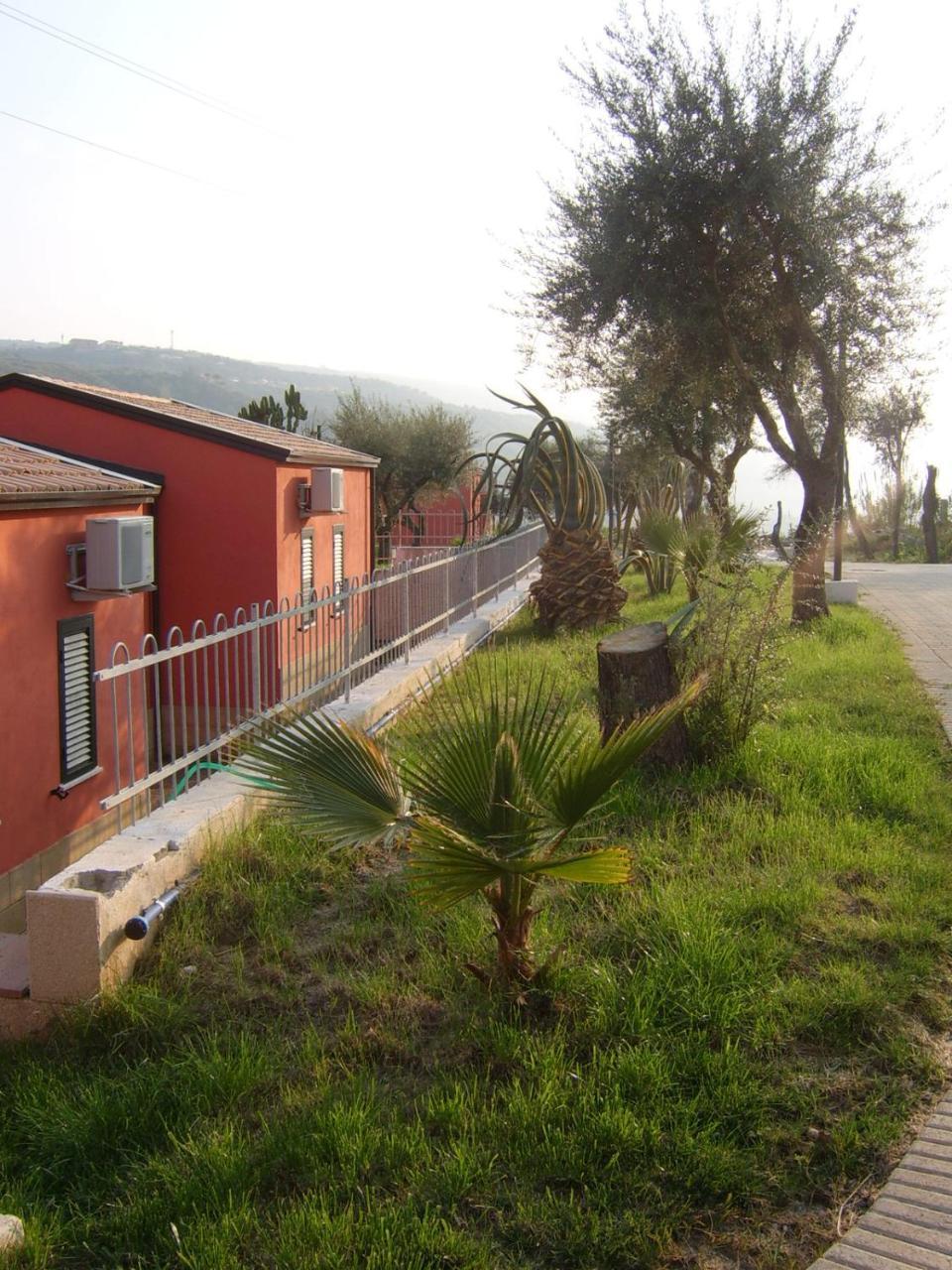 Residenza Mediterranea Дзамброне Екстериор снимка