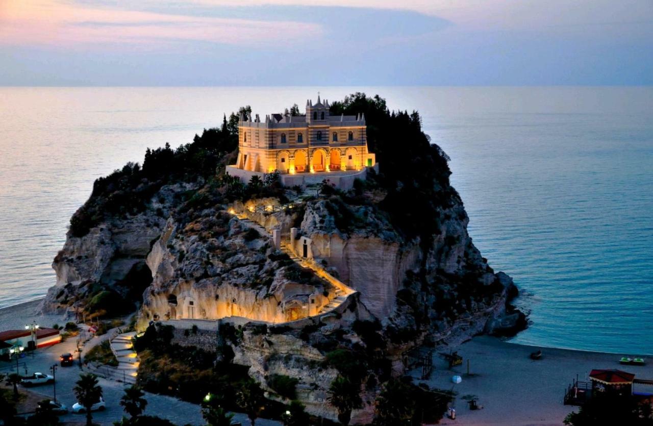 Residenza Mediterranea Дзамброне Екстериор снимка