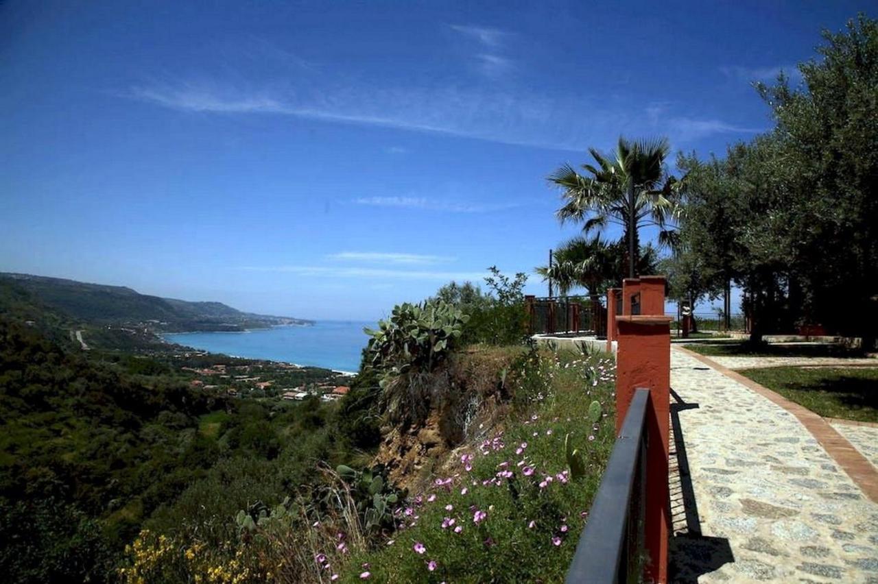 Residenza Mediterranea Дзамброне Екстериор снимка