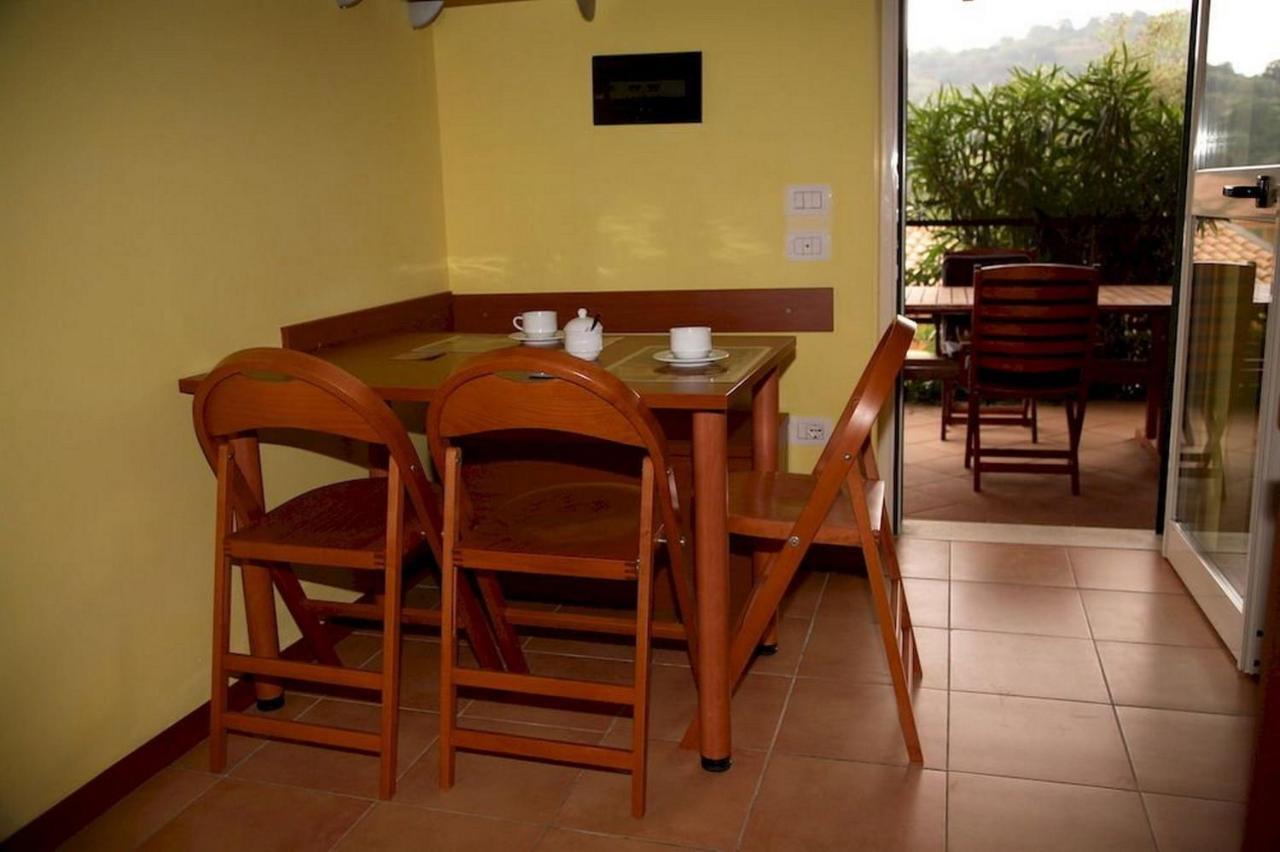 Residenza Mediterranea Дзамброне Екстериор снимка