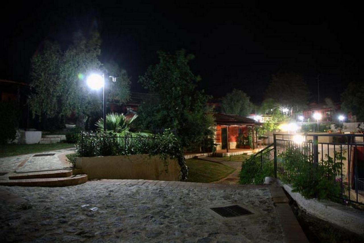 Residenza Mediterranea Дзамброне Екстериор снимка